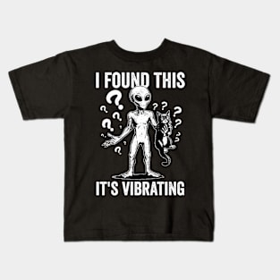 I Found This Its Vibrating Funny Alien With Cat Kids T-Shirt